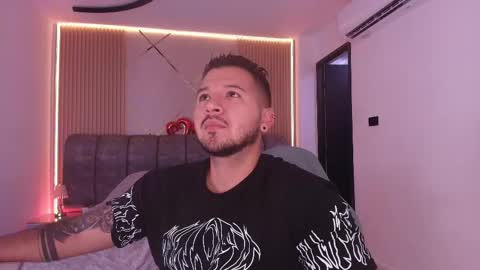 Snapshot of mr_mikee_ chatting on February 24, 2026, 3:04 am MIKEE online show from February 24, 2026, 3:04 am