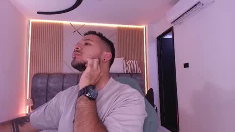 Snapshot of mr_mikee_ chatting on February 26, 2026, 3:05 am MIKEE online show from February 26, 2026, 3:05 am