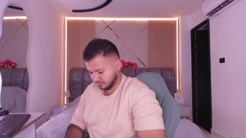 Snapshot of mr_mikee_ chatting on March 1, 2026, 3:08 am MIKEE online show from March 1, 2026, 3:08 am