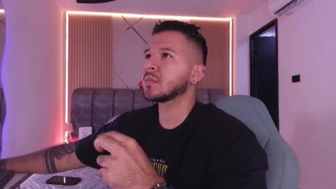 Snapshot of mr_mikee_ chatting on March 3, 2026, 3:01 am MIKEE online show from March 3, 2026, 3:01 am