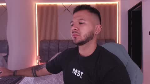 Snapshot of mr_mikee_ chatting on March 15, 2026, 3:01 am MIKEE online show from March 15, 2026, 3:01 am