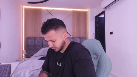 Snapshot of mr_mikee_ chatting on March 16, 2026, 3:01 am MIKEE online show from March 16, 2026, 3:01 am