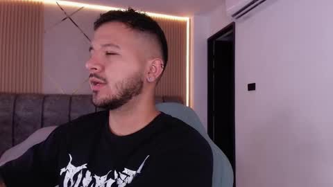 Snapshot of mr_mikee_ chatting on March 17, 2026, 3:00 am MIKEE online show from March 17, 2026, 3:00 am