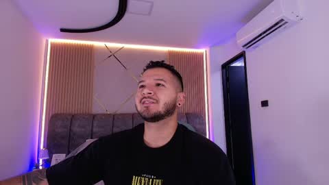 MIKEE online show from May 4, 2026, 3:02 am