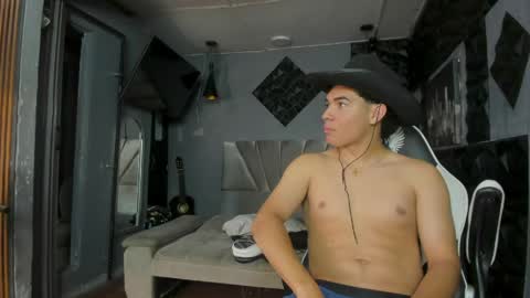 mr_mois online show from April 26, 2026, 10:02 am