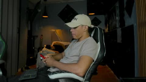 mr_mois online show from June 5, 2026, 5:58 am