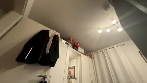 mr_niceguy100 online show from September 28, 2025, 10:59 pm