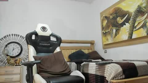 mr_stiven_ online show from May 25, 2026, 4:18 am