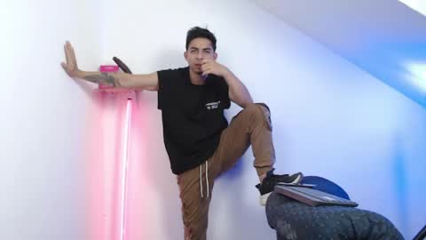Snapshot of mralpha_latino chatting on April 21, 2026, 4:52 am Alpha LATINO online show from April 21, 2026, 4:52 am