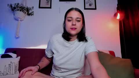 Laura online show from November 10, 2025, 10:42 pm