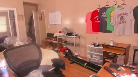 Snapshot of mrchuckdailyxxx chatting on October 3, 2025, 8:39 pm Chuck Daily online show from October 3, 2025, 8:39 pm