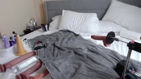 MrCoffee online show from December 1, 2025, 3:55 am