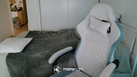 mrdr000 online show from May 11, 2026, 6:27 pm