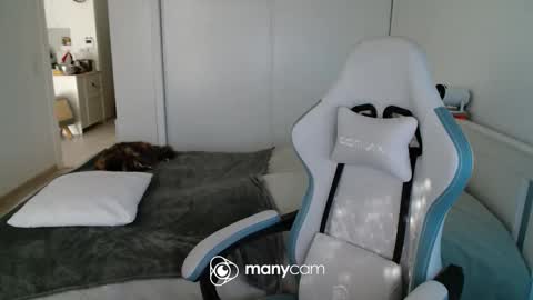 mrdr000 online show from June 5, 2026, 6:42 am