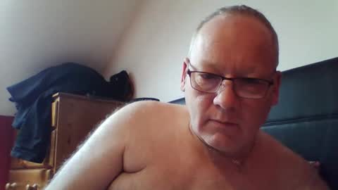 Snapshot of mrforyou2812 chatting on March 27, 2026, 10:48 am mrforyou2812 online show from March 27, 2026, 10:48 am