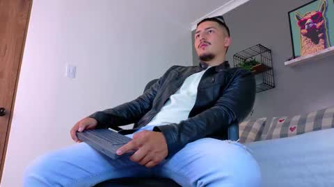 Snapshot of mrfox__ chatting on March 7, 2026, 7:33 pm Mr Fox online show from March 7, 2026, 7:33 pm