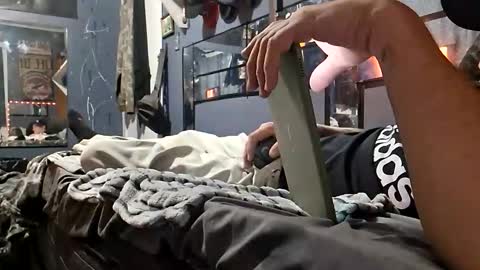 mrj1979 online show from November 26, 2025, 5:52 am