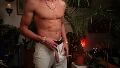 Mr Long online show from September 14, 2025, 10:42 pm