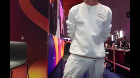 Mr Long online show from September 28, 2025, 3:39 pm