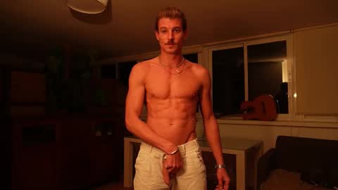 Mr Long online show from November 19, 2025, 7:47 pm