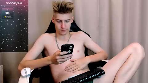 Adam online show from October 8, 2025, 10:18 pm