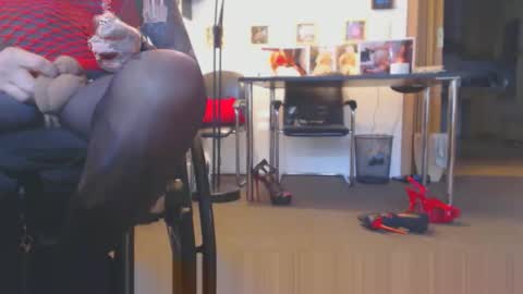 Mik online show from October 30, 2025, 2:51 pm