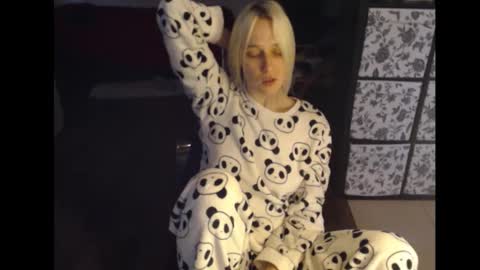 Snapshot of mrsluck chatting on September 18, 2025, 4:14 am Sasha online show from September 18, 2025, 4:14 am