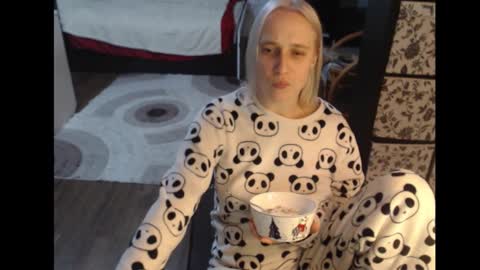 Snapshot of mrsluck chatting on October 1, 2025, 5:41 pm Sasha online show from October 1, 2025, 5:41 pm