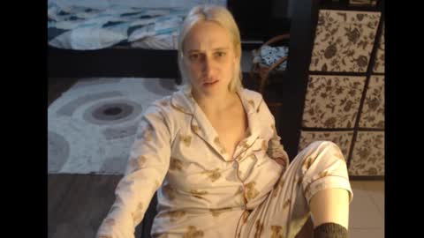 Snapshot of mrsluck chatting on October 15, 2025, 7:03 pm Sasha online show from October 15, 2025, 7:03 pm