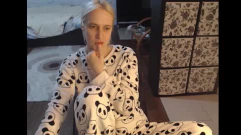 Snapshot of mrsluck chatting on October 16, 2025, 4:08 pm Sasha online show from October 16, 2025, 4:08 pm