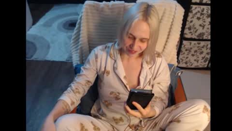 Snapshot of mrsluck chatting on October 26, 2025, 6:25 pm Sasha online show from October 26, 2025, 6:25 pm