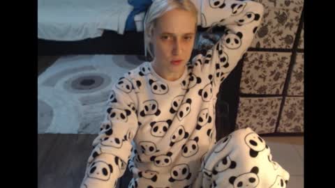 Snapshot of mrsluck chatting on October 27, 2025, 6:01 pm Sasha online show from October 27, 2025, 6:01 pm