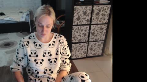Snapshot of mrsluck chatting on June 9, 2026, 10:27 am Sasha online show from June 9, 2026, 10:27 am