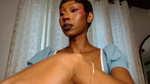 ms_crystal online show from May 28, 2026, 9:39 am