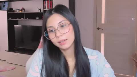 ms_emily_ online show from April 18, 2026, 9:24 am