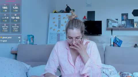 Snapshot of ms_foryou chatting on May 10, 2026, 4:17 am Ms ForYOU online show from May 10, 2026, 4:17 am