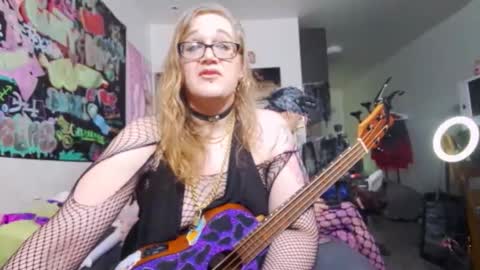 Snapshot of mscuntyluxxe chatting on October 28, 2025, 8:51 am Cunty Luxxe online show from October 28, 2025, 8:51 am