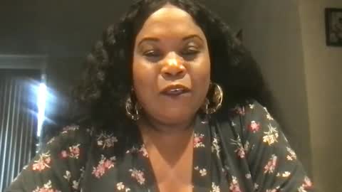 Snapshot of msjonemillion chatting on January 10, 2026, 6:09 pm Chocolate Candy Stick online show from January 10, 2026, 6:09 pm