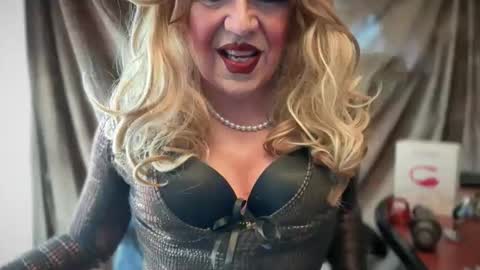 Snapshot of mskarentoy chatting on April 1, 2026, 7:11 pm mskarentoy online show from April 1, 2026, 7:11 pm