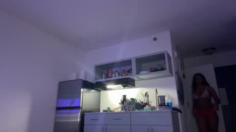 Snapshot of mskitty000 chatting on February 14, 2026, 9:44 pm mskitty000 online show from February 14, 2026, 9:44 pm