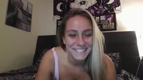 Snapshot of msmariesummers chatting on February 3, 2025, 11:26 pm msmariesummers online show from February 3, 2025, 11:26 pm