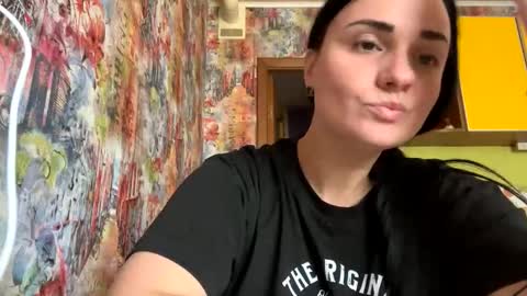 msmilana online show from October 25, 2025, 9:06 am