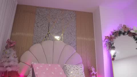 Manuela  online show from November 25, 2025, 3:06 am