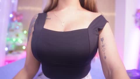 Manuela  online show from December 22, 2025, 3:03 am