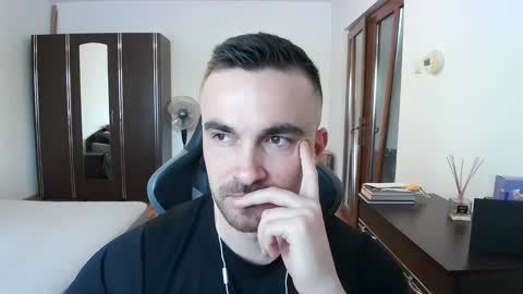 Victor online show from April 30, 2026, 4:02 pm