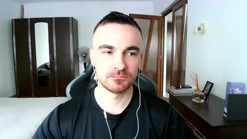 Snapshot of mu5clemania chatting on June 4, 2026, 9:37 am Victor online show from June 4, 2026, 9:37 am