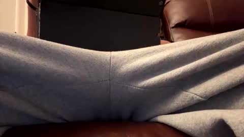 Snapshot of mullato_milkshake chatting on November 21, 2025, 10:52 pm Kai online show from November 21, 2025, 10:52 pm