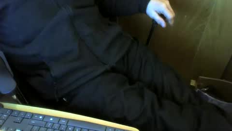 Snapshot of muller520 chatting on December 3, 2024, 2:27 pm muller520 online show from December 3, 2024, 2:27 pm