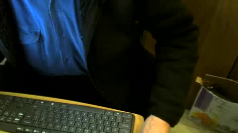 Snapshot of muller520 chatting on December 5, 2024, 2:55 pm muller520 online show from December 5, 2024, 2:55 pm