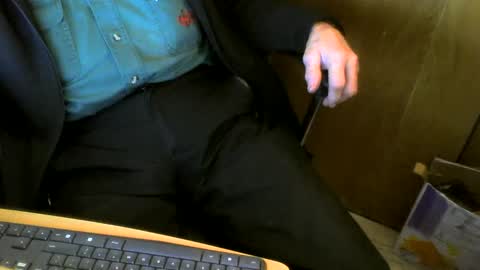 Snapshot of muller520 chatting on December 16, 2024, 7:43 pm muller520 online show from December 16, 2024, 7:43 pm